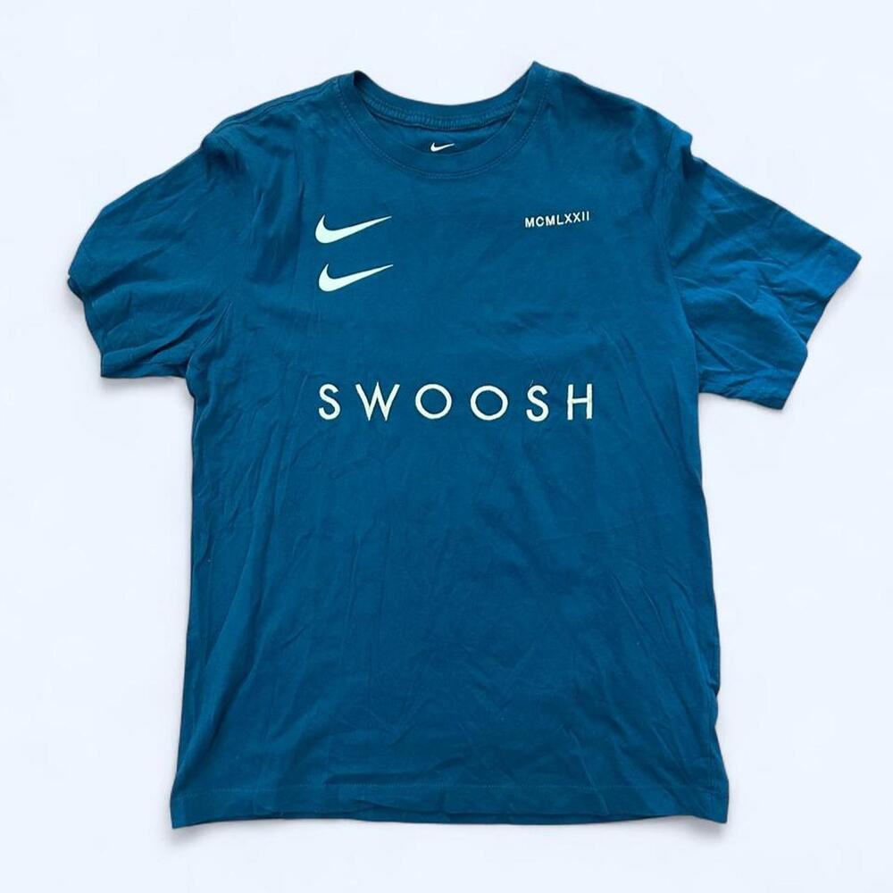 Men’s Nike blue t-shirt with green embroidery